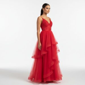 Vestido Vermelho em Tule com Saia em Camadas e Corpete Bordado