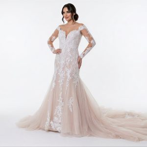 Vestido de Noiva com Mangas em Tule e Aplicação de Renda